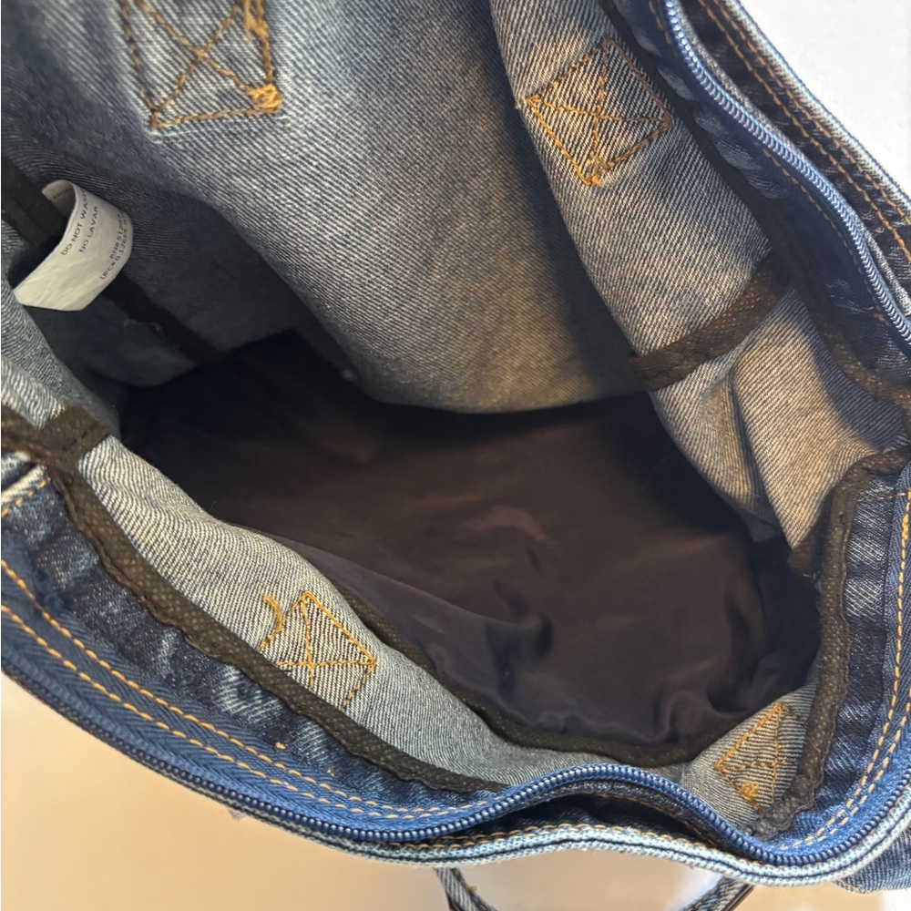 BLUE JEAN TOTE / HANDBAG
HANDLES AND CROSSBODY STRAP 
FUN AND FABULOUS CHIC TOO - Picture 10 of 10